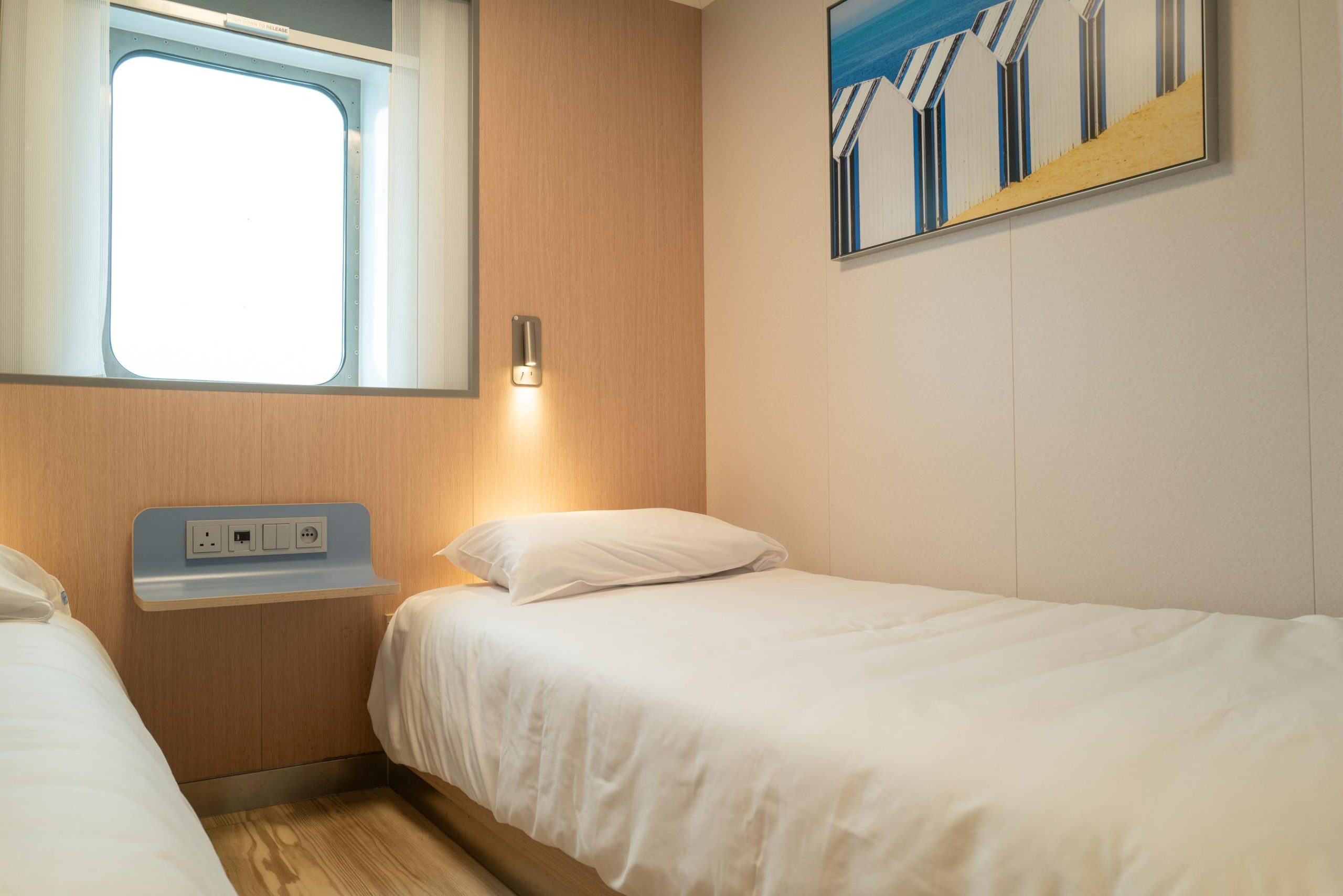 2-berth outside Club cabin on the Guillaume de Normandie, allergy-friendly, with twin beds and vinyl flooring