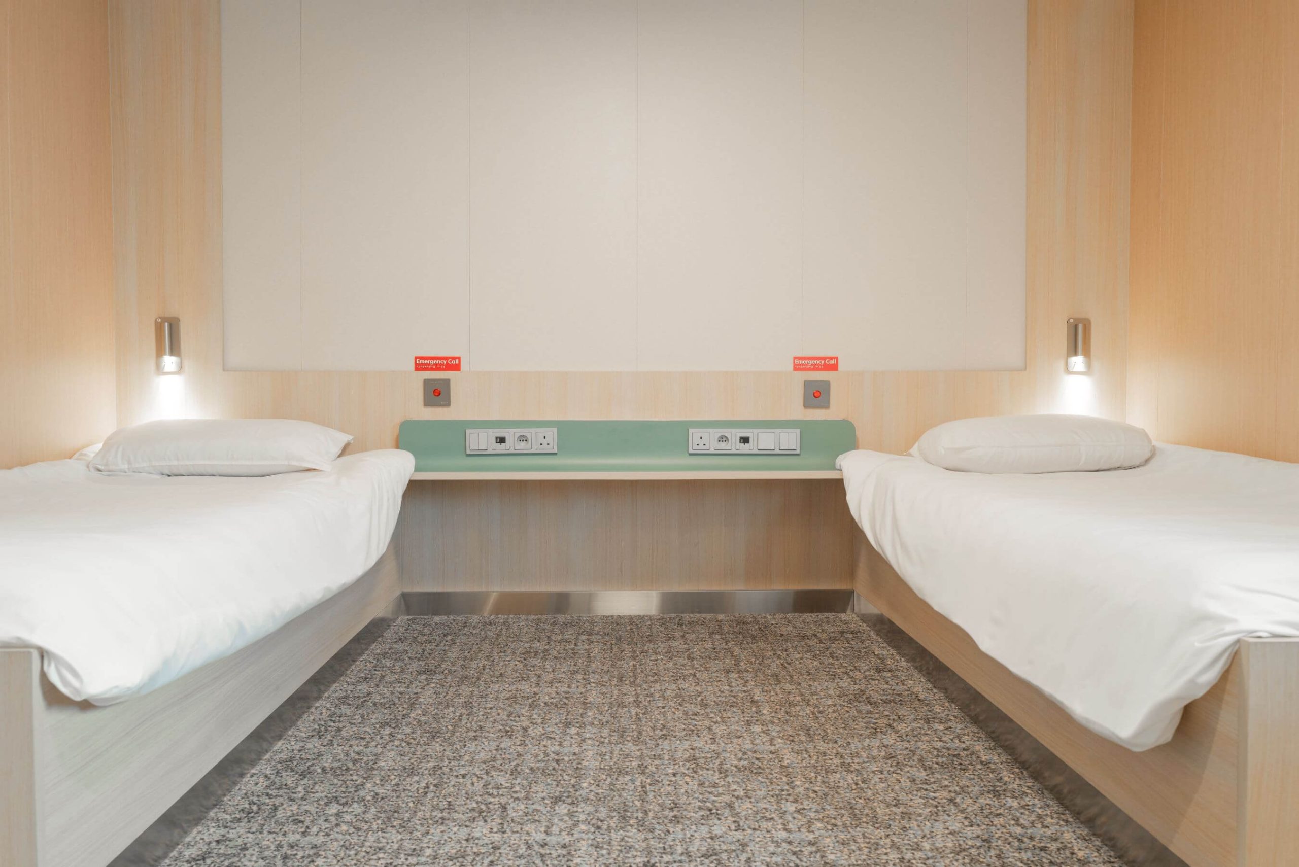 2-berth outside wheelchair-accessible cabin on the Guillaume de Normandie with twin beds and porthole