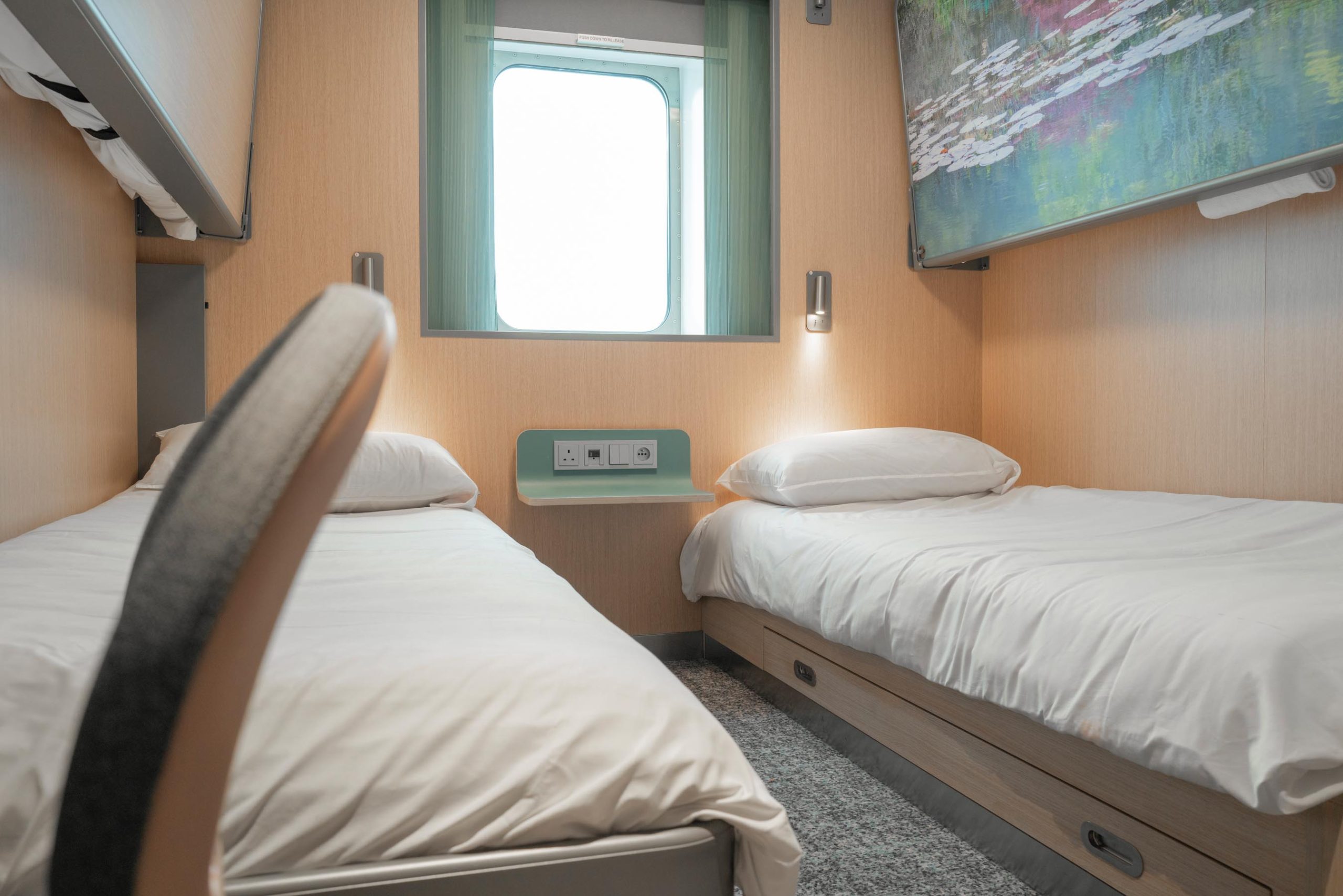 4-berth outside cabin on the Guillaume de Normandie with porthole and bunk-style beds
